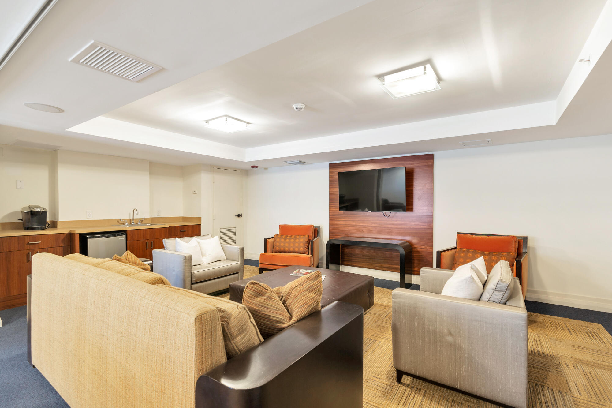 MAJESTIC TOWERS I CONDO - Residential