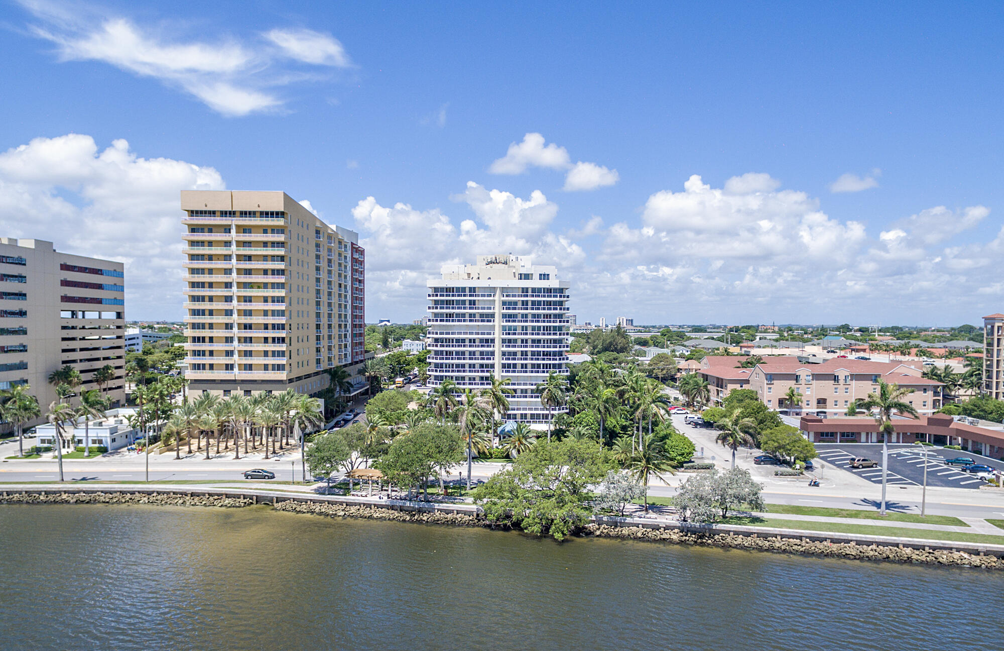MAJESTIC TOWERS I CONDO - Residential