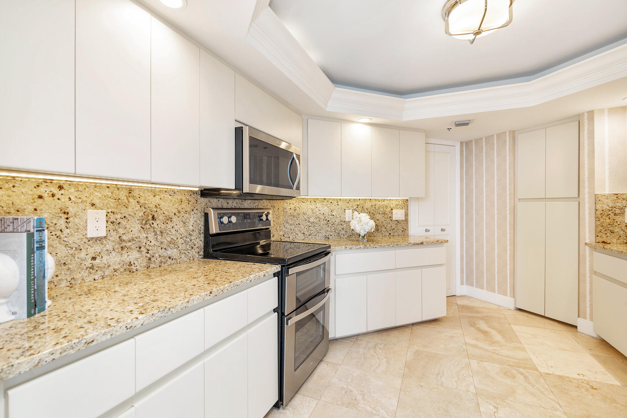 MAJESTIC TOWERS I CONDO - Residential