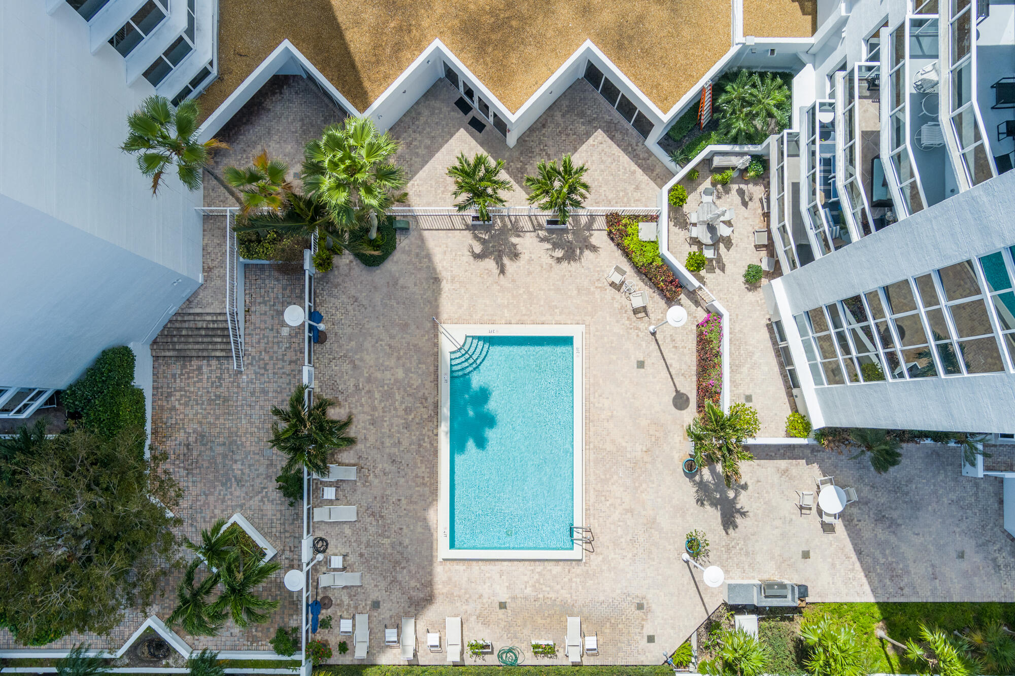 MAJESTIC TOWERS I CONDO - Residential