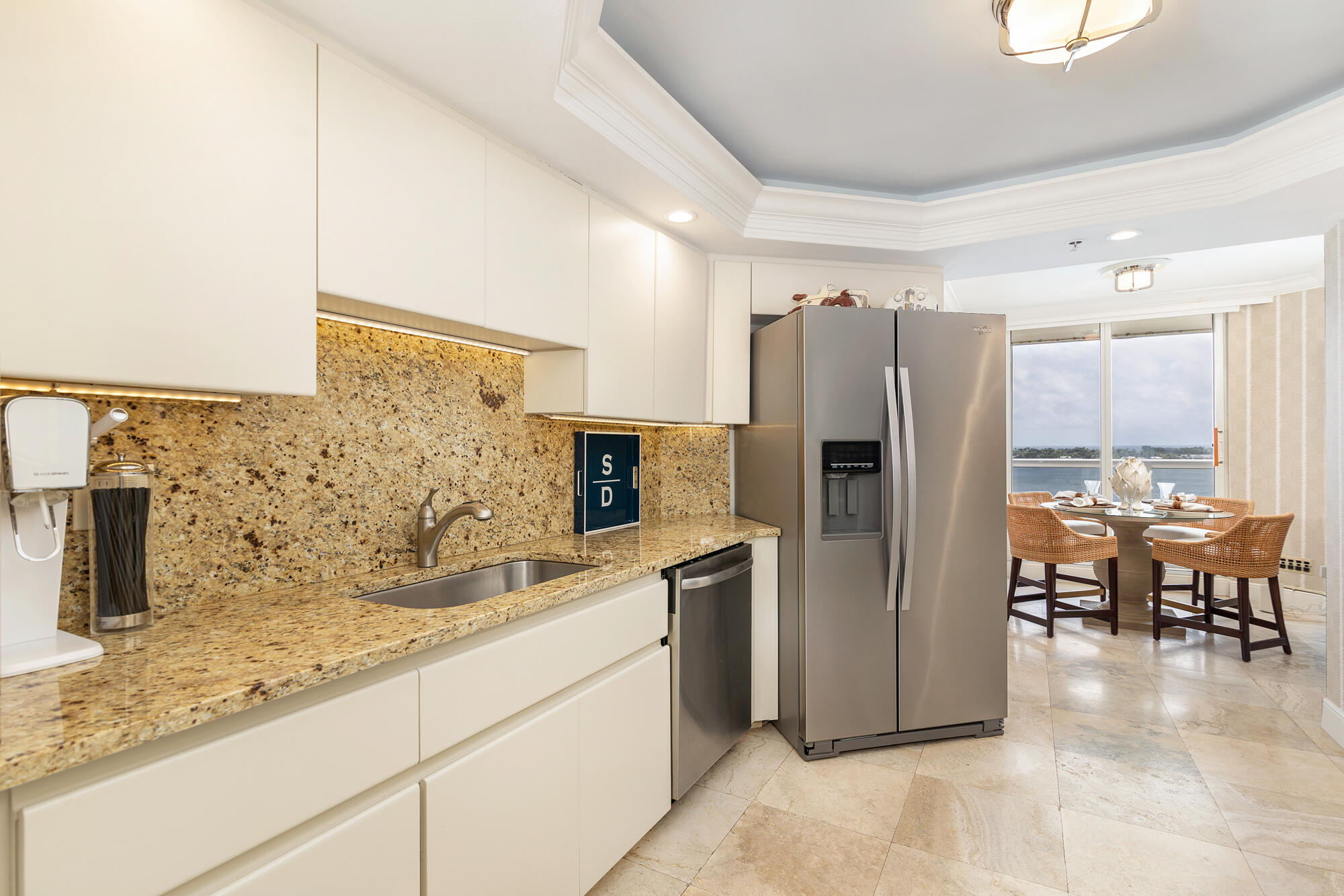 MAJESTIC TOWERS I CONDO - Residential