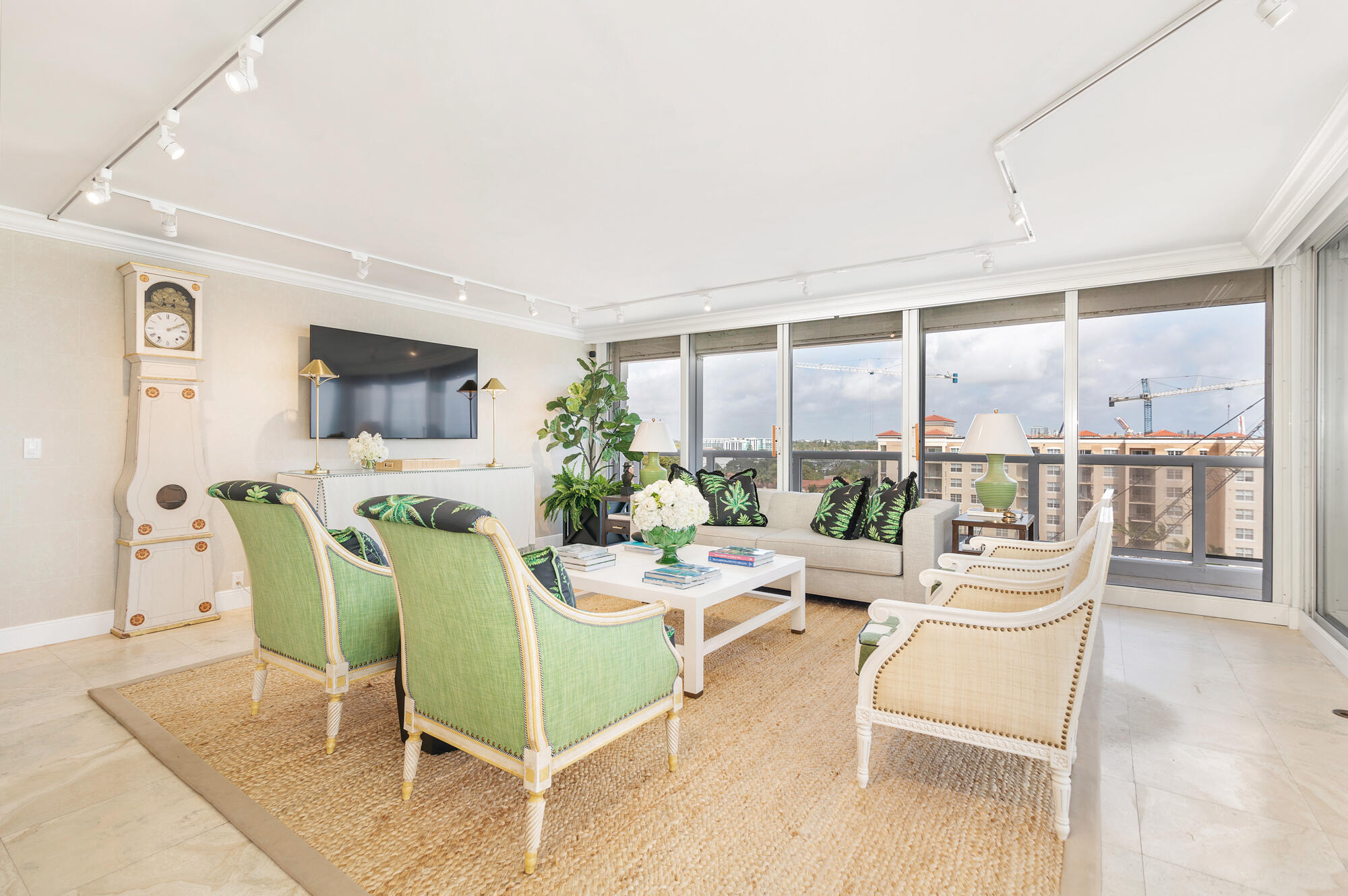 MAJESTIC TOWERS I CONDO - Residential