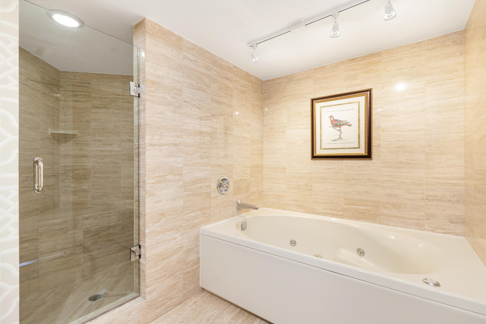 MAJESTIC TOWERS I CONDO - Residential