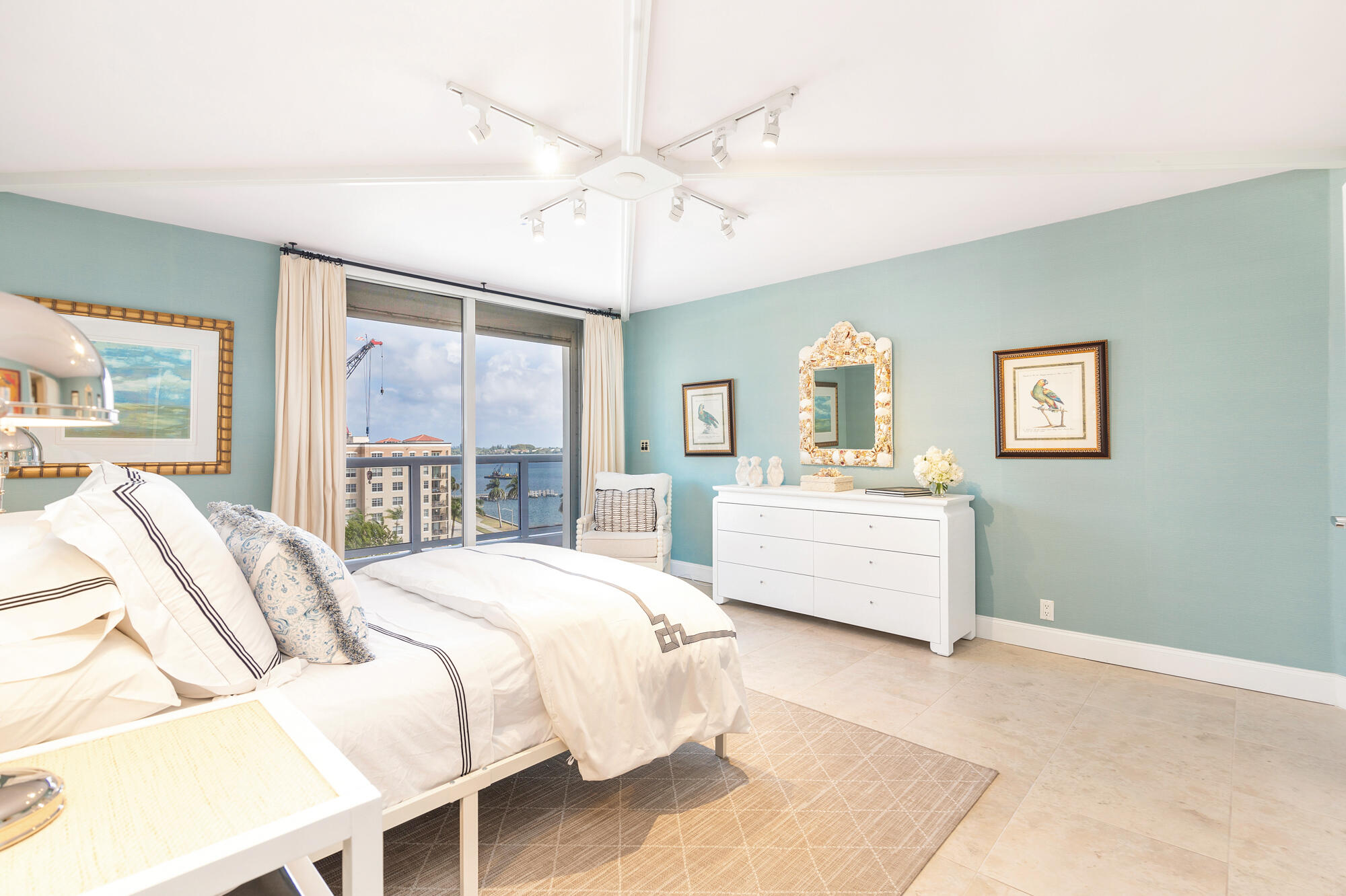 MAJESTIC TOWERS I CONDO - Residential