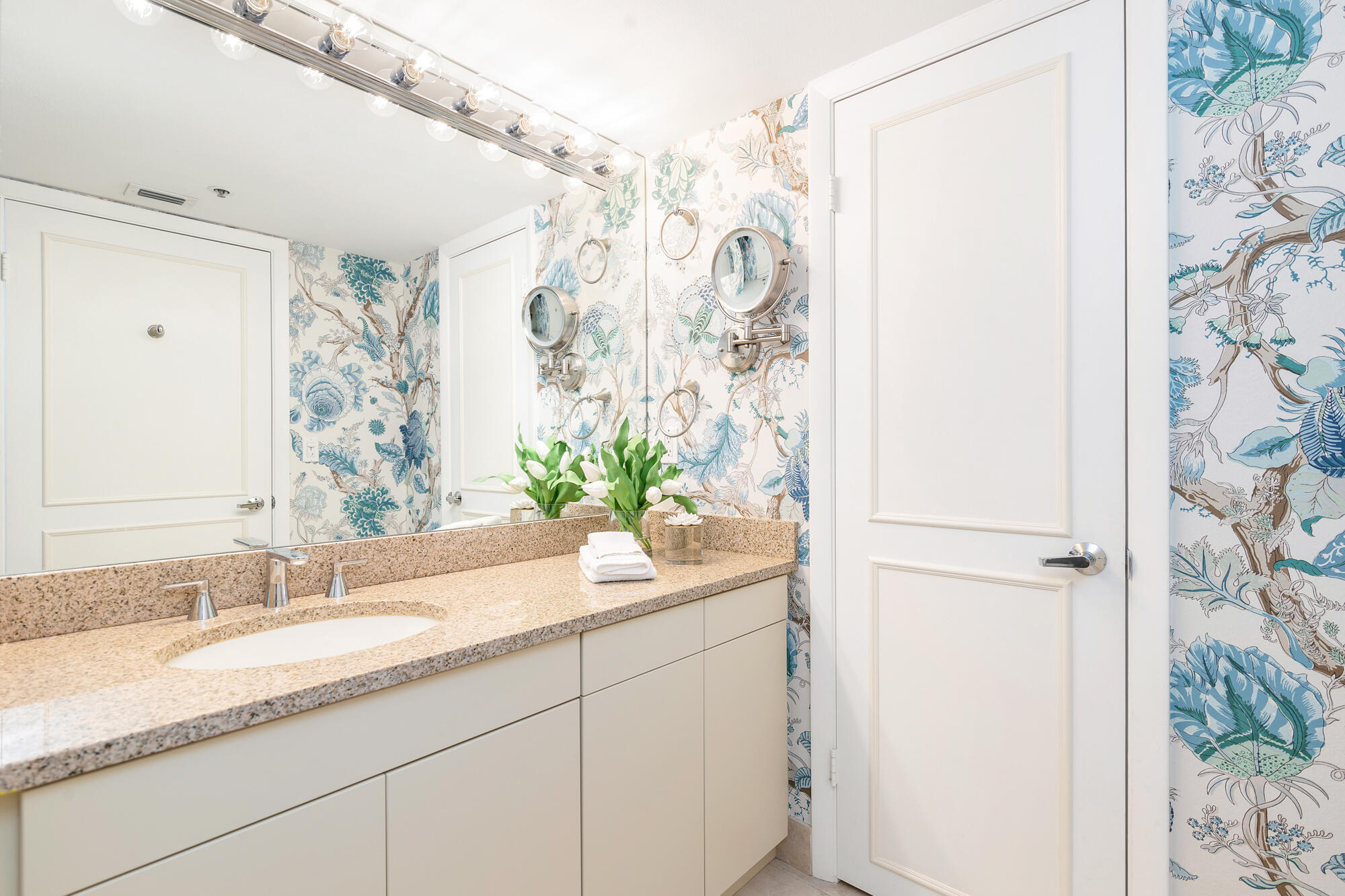 MAJESTIC TOWERS I CONDO - Residential