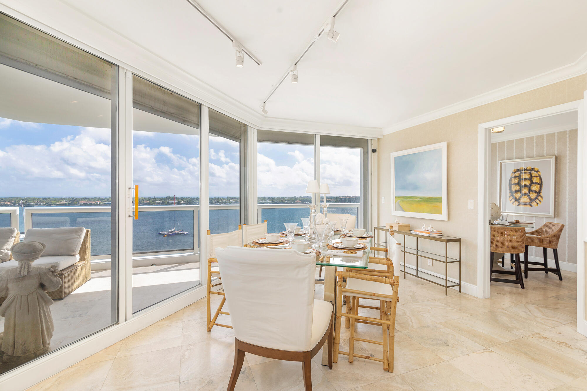 MAJESTIC TOWERS I CONDO - Residential