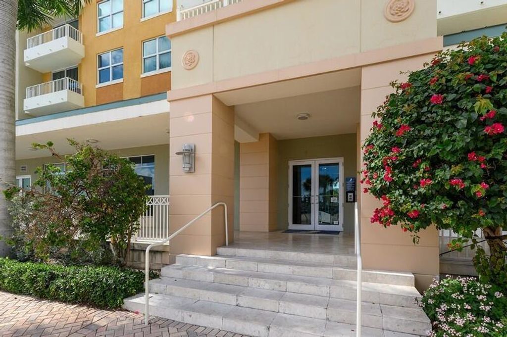 Photo of 100 NE 6th Street #506, Boynton Beach, FL 33435 (MLS # B26023277)