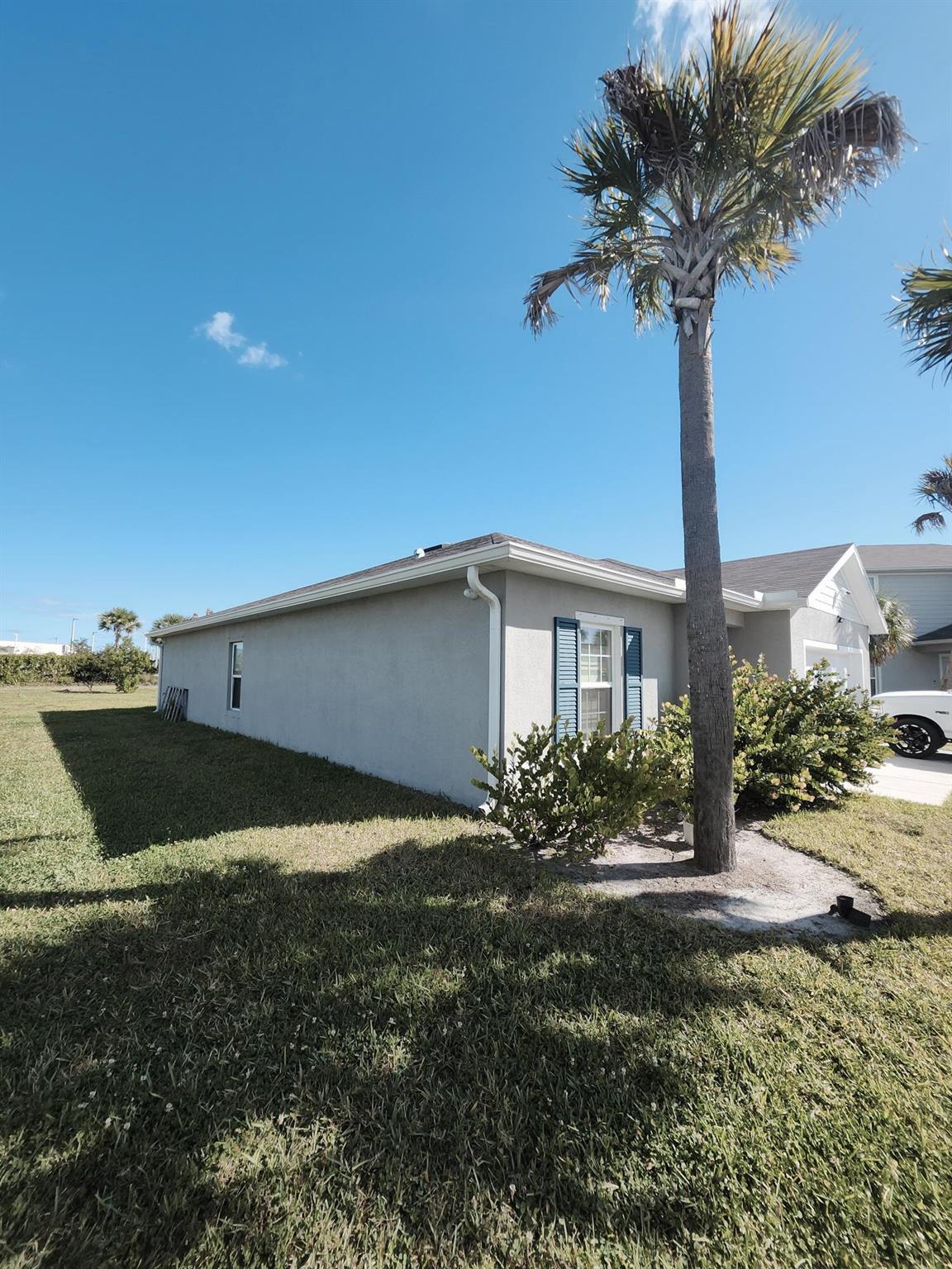 715 Pomegranate Place, Fort Pierce, FL, 34981/$379,900 3 715 Pomegranate Place