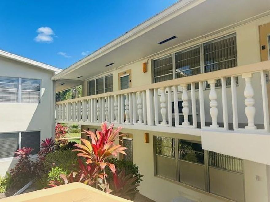 Beautiful and spacious 1 bed/1.5bath condo located in a peaceful gated community. This unit features a bright living area, cozy kitchen and a screened patio perfect for relaxing.
Enjoy resort style amenities including Bbq/Picnic Area, Bike/Jog Path, Billiard Room, Bocce Ball, Café/Restaurant, Clubhouse-Clubroom, Common Laundry, Courtesy Bus, Fitness Center, Pool, Tennis
Conveniently located near shopping, dining and medical centers