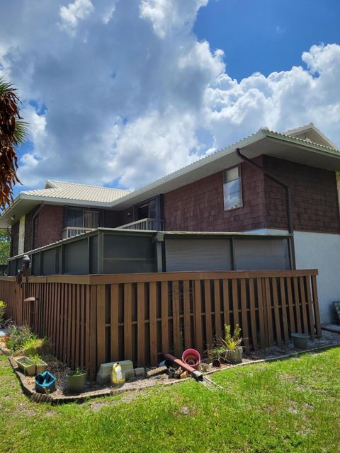 Photo of 903 SE Camelot Gardens Boulevard SE, Port Saint Lucie, FL 34952 (MLS # B26042960)