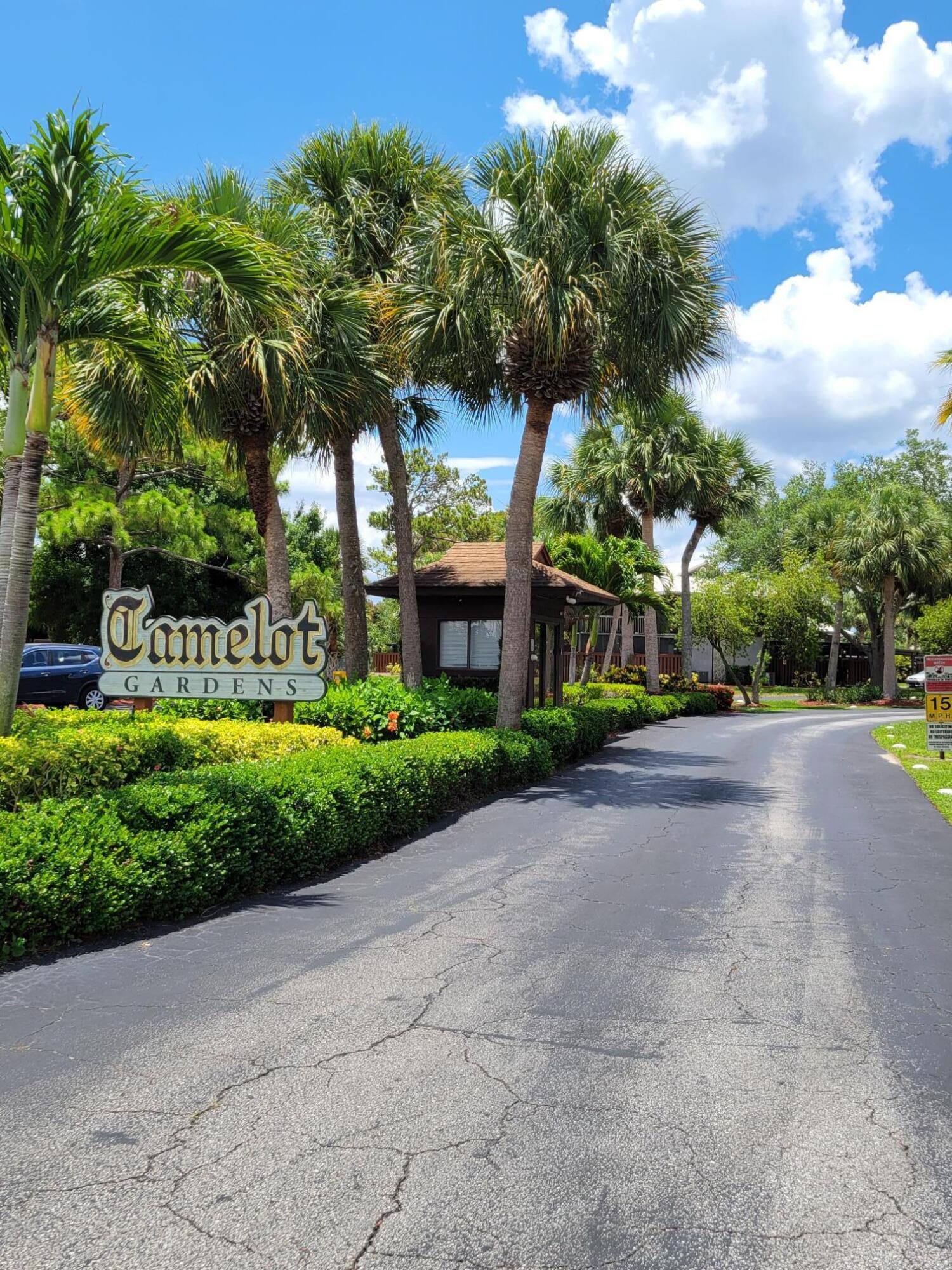 View photos, virtual tours, details... 903 SE Camelot Gardens Boulevard SE