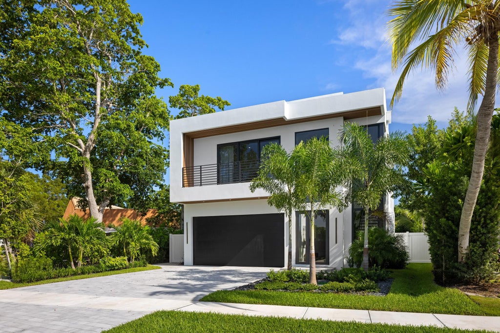 Photo of 707 Lake Avenue N, Delray Beach, FL 33483 (MLS # B26078609)