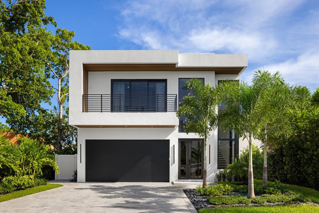 Photo of 707 Lake Avenue N, Delray Beach, FL 33483 (MLS # B26078609)