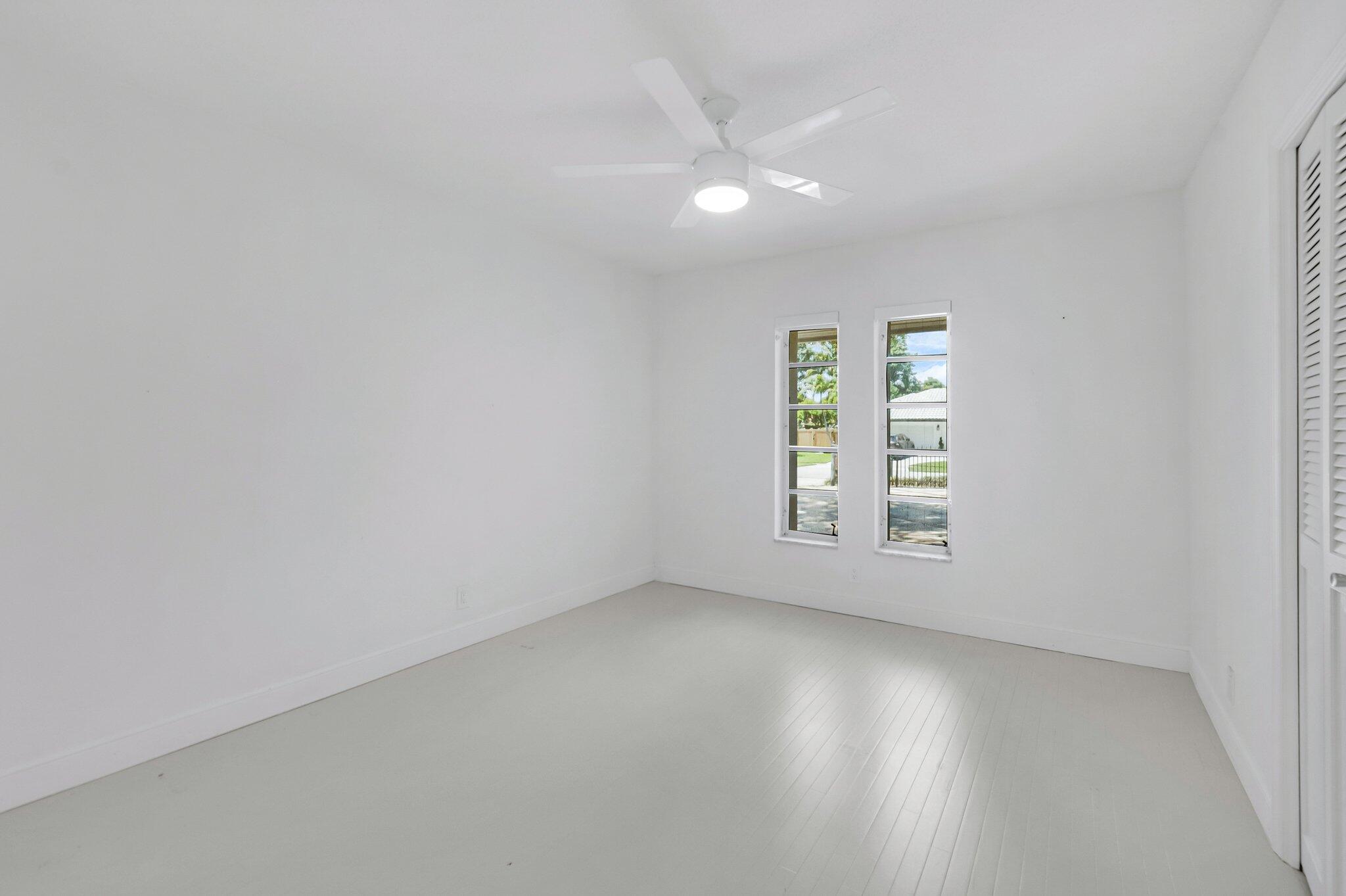 PALM BEACH FARMS CO 11 - Residential