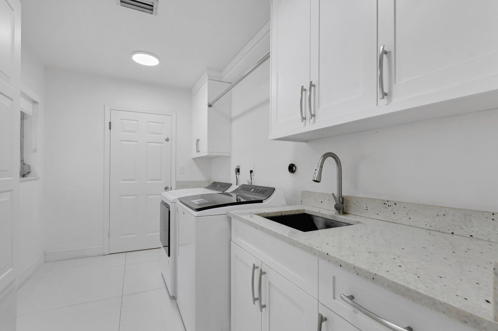 PALM BEACH FARMS CO 11 - Residential