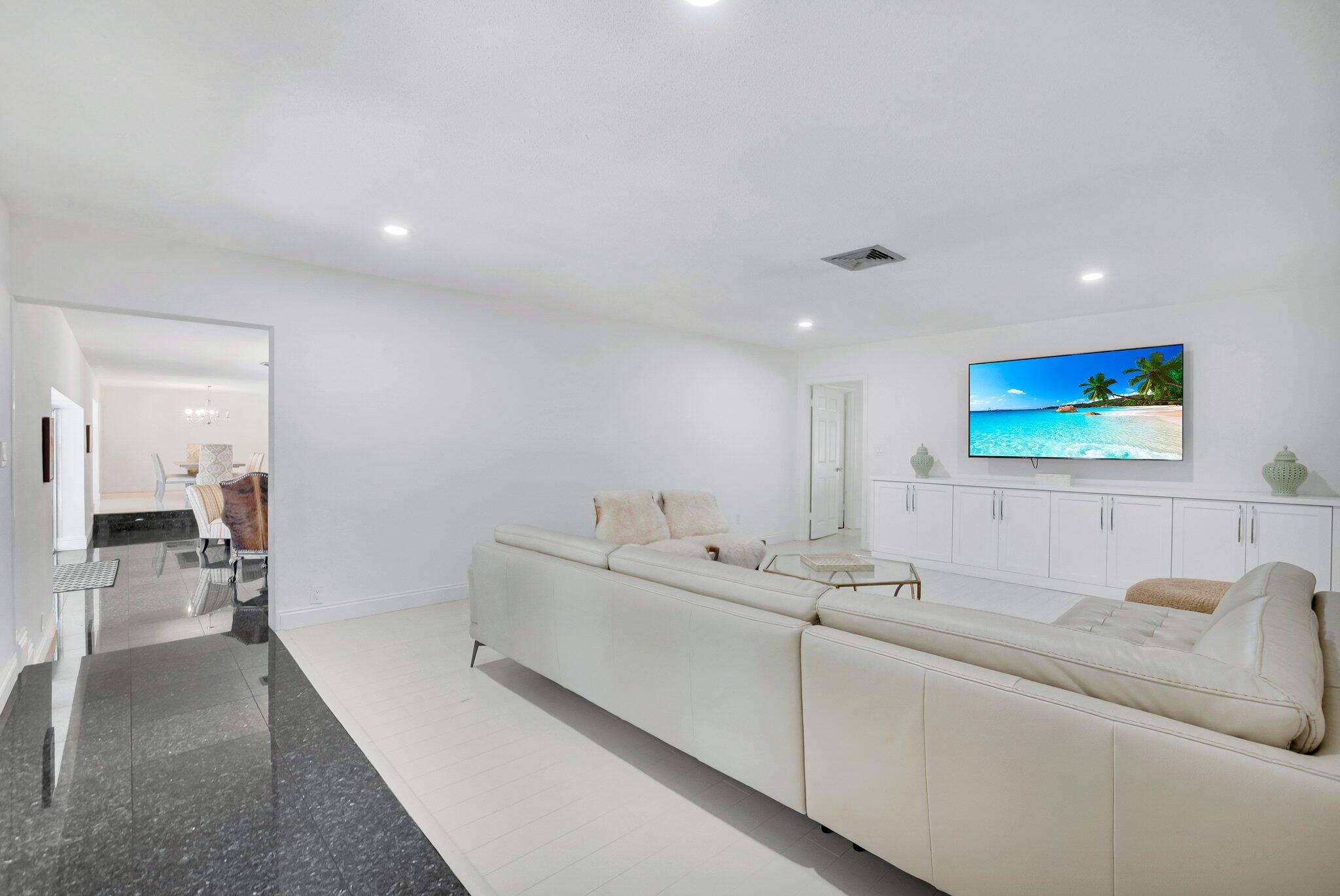 PALM BEACH FARMS CO 11 - Residential