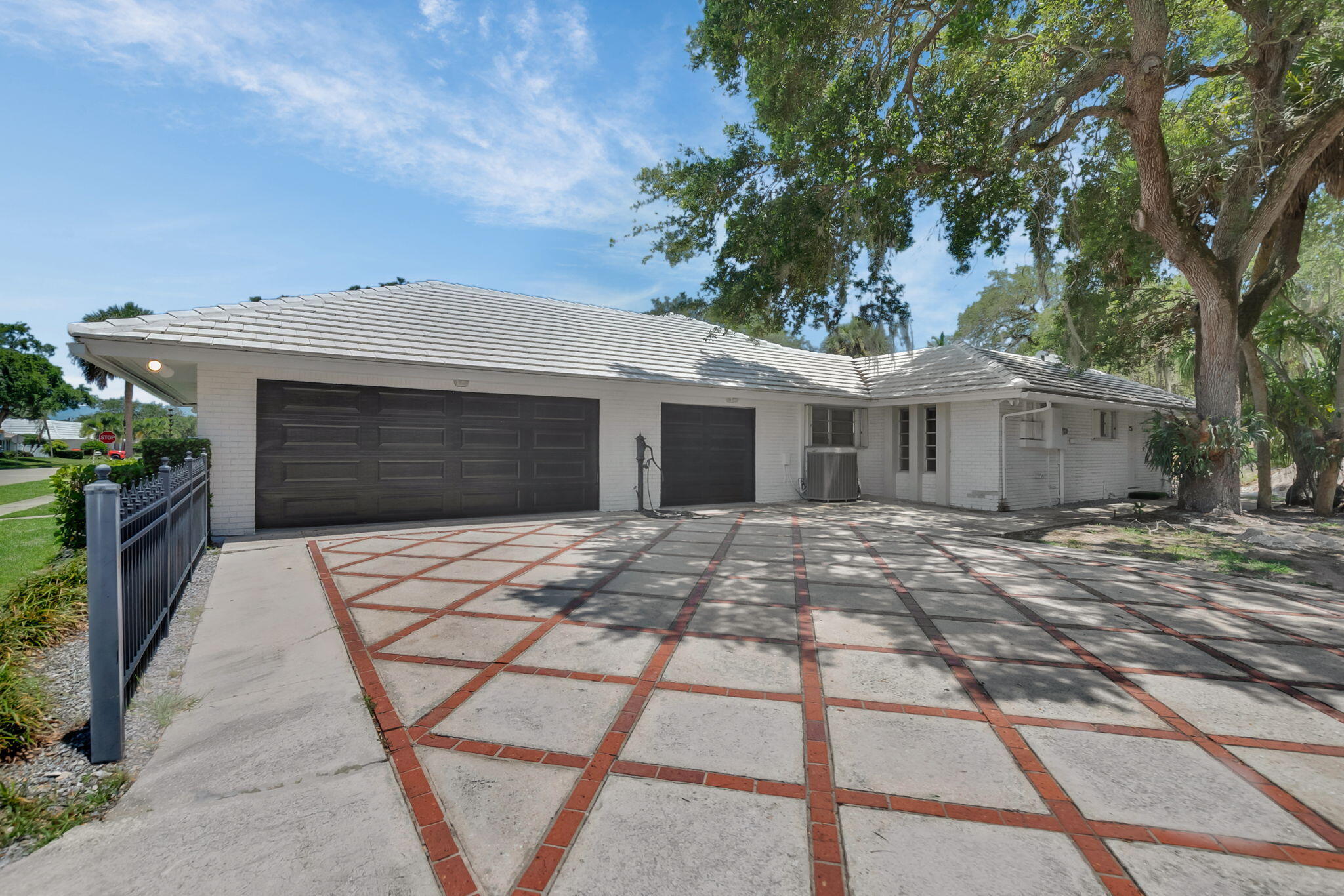 PALM BEACH FARMS CO 11 - Residential