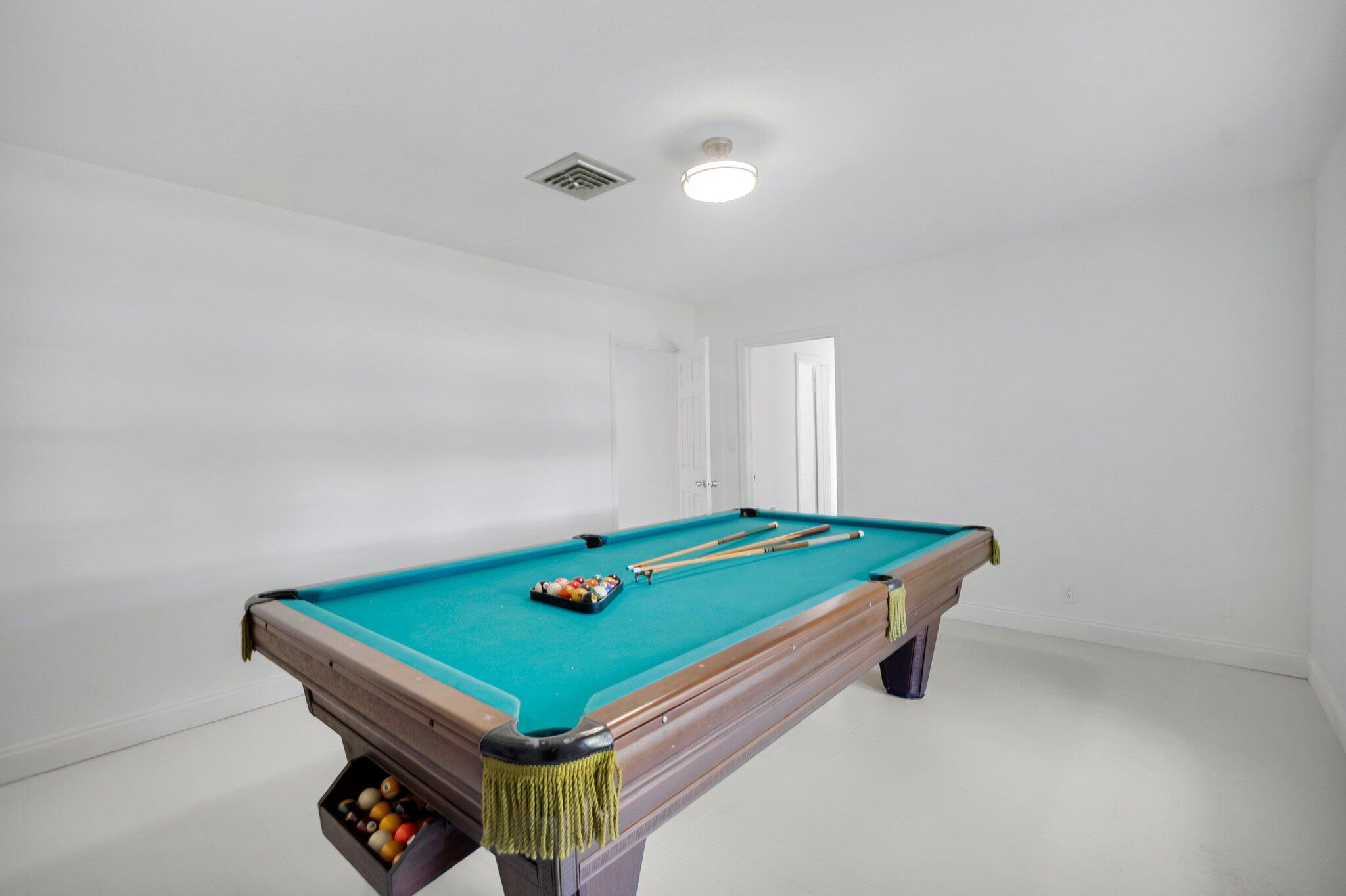 PALM BEACH FARMS CO 11 - Residential