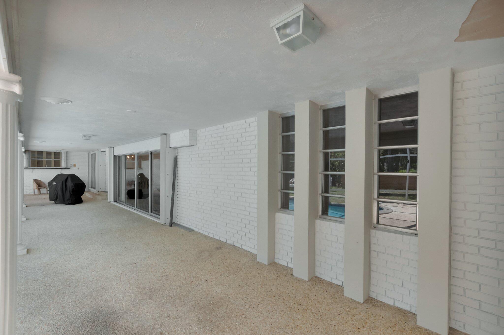 PALM BEACH FARMS CO 11 - Residential