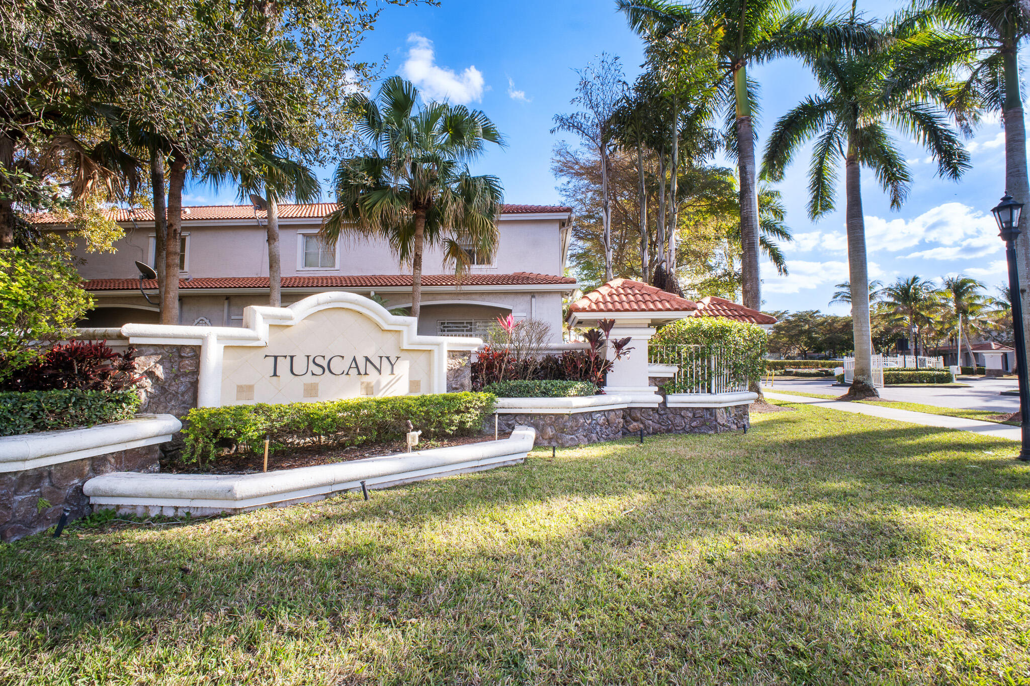 TUSCANY NO 5 CONDO - Residential