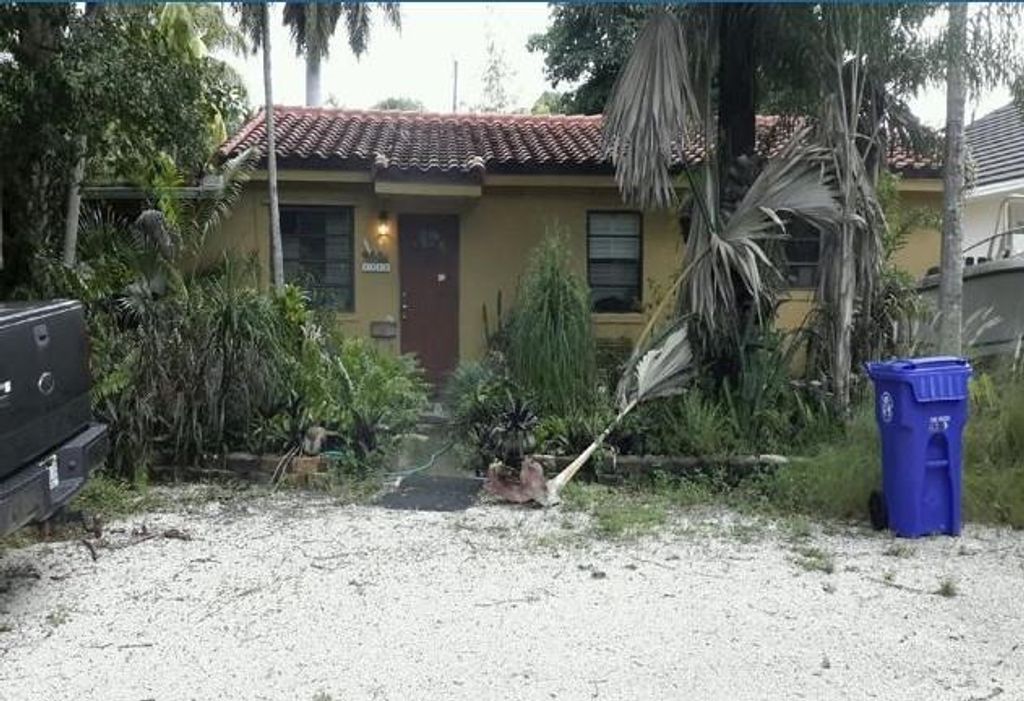 Photo of 1311 SW 18th St, Fort Lauderdale, FL 33315 (MLS # F10413449)