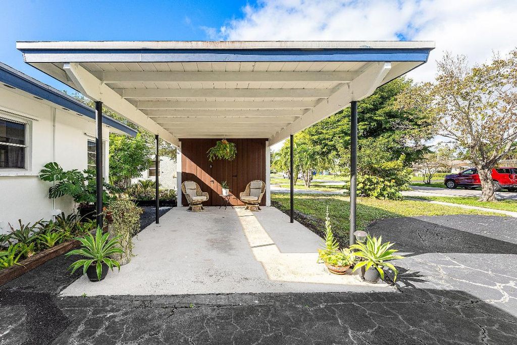 Photo of 817 Buttonwood Road, North Palm Beach, FL 33408 (MLS # R11148469)