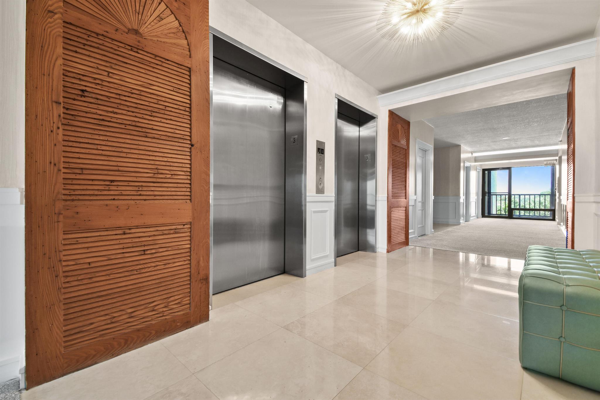 SOUTHPORTE ONE AT JONATHA - Residential