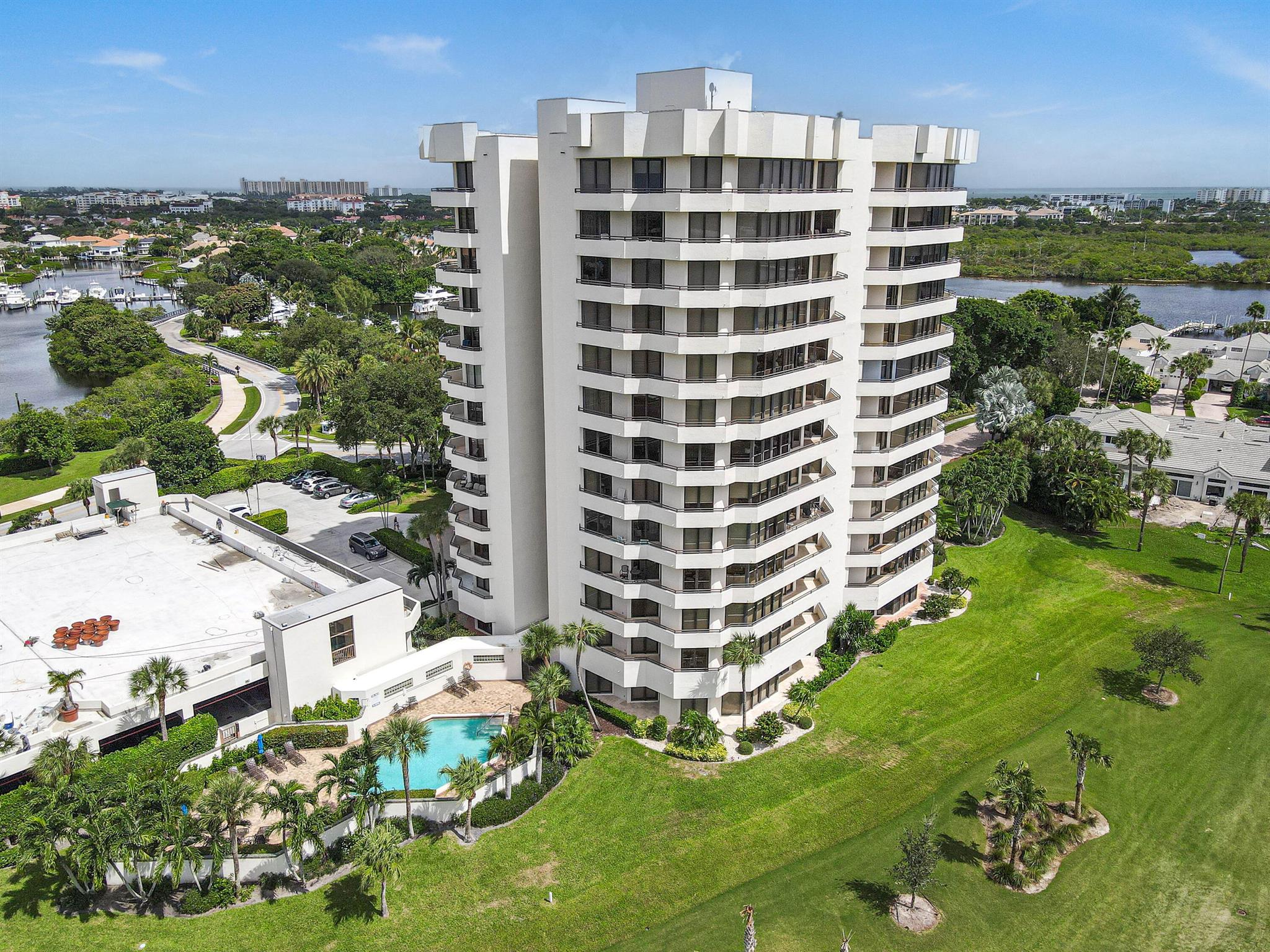 SOUTHPORTE ONE AT JONATHA - Residential
