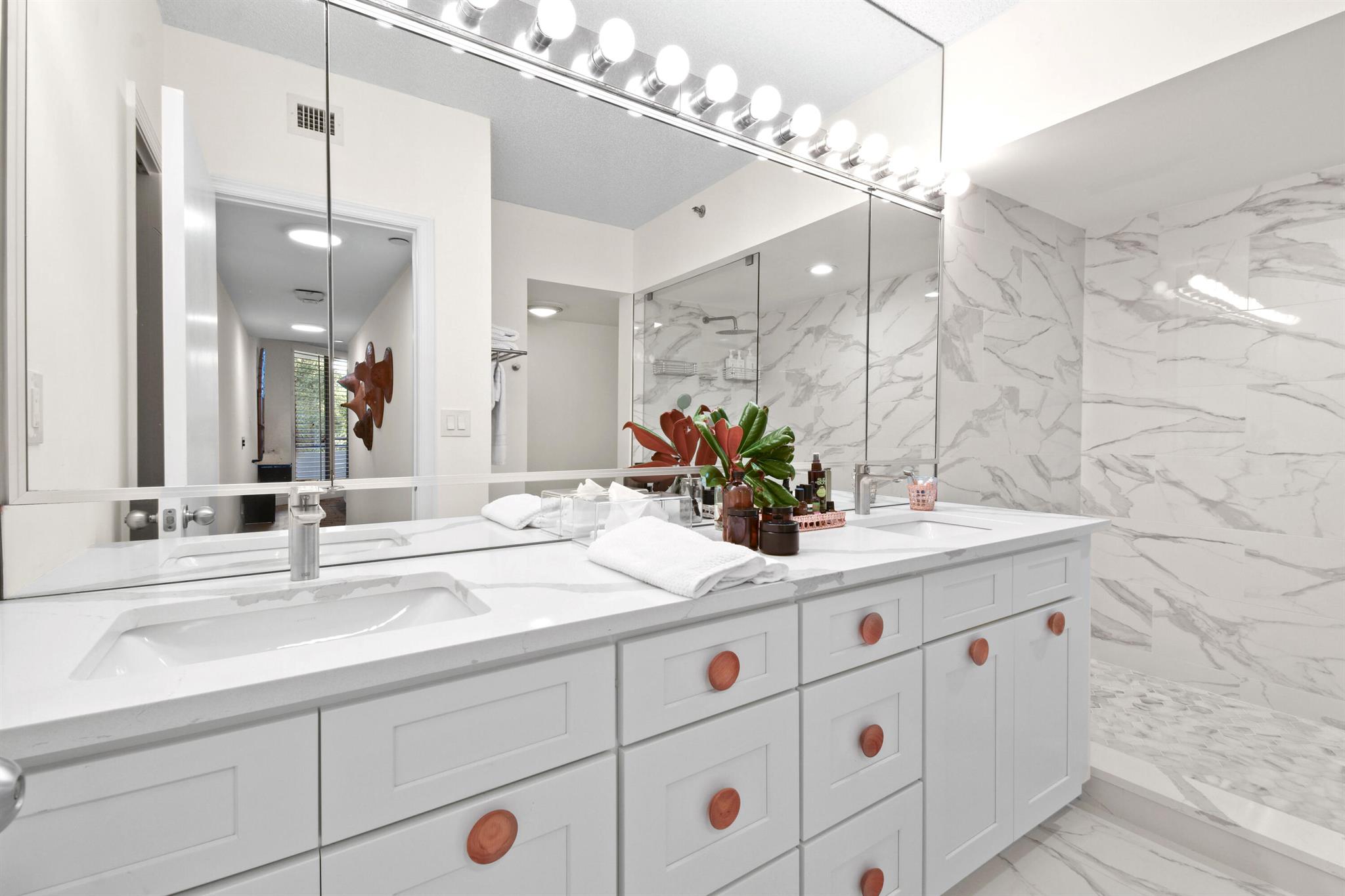 SOUTHPORTE ONE AT JONATHA - Residential