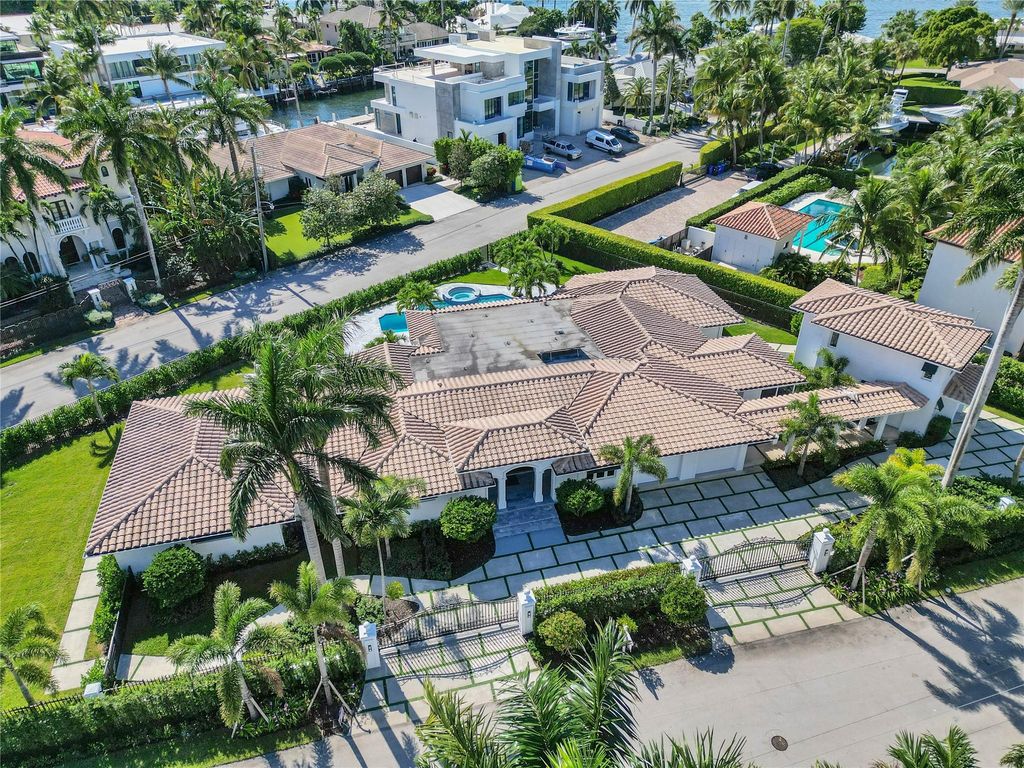 Photo of 2520 Laguna Ter, Fort Lauderdale, FL 33316 (MLS # F10533513)