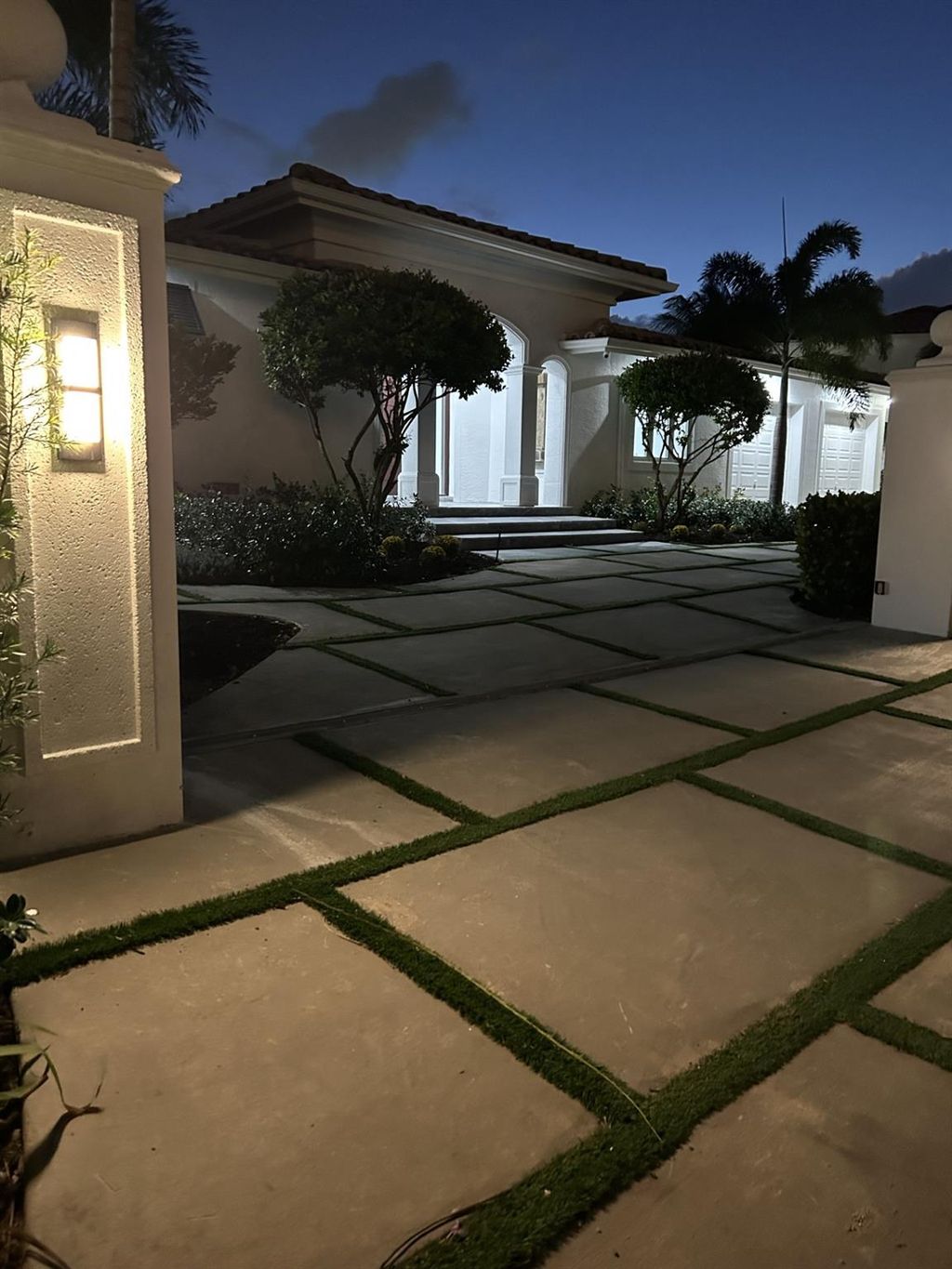 Photo of 2520 Laguna Ter, Fort Lauderdale, FL 33316 (MLS # F10533513)