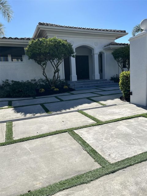 Photo of 2520 Laguna Ter, Fort Lauderdale, FL 33316 (MLS # F10533513) Photo of 2520 Laguna Ter, Fort Lauderdale, FL 33316 (MLS # F10533513)