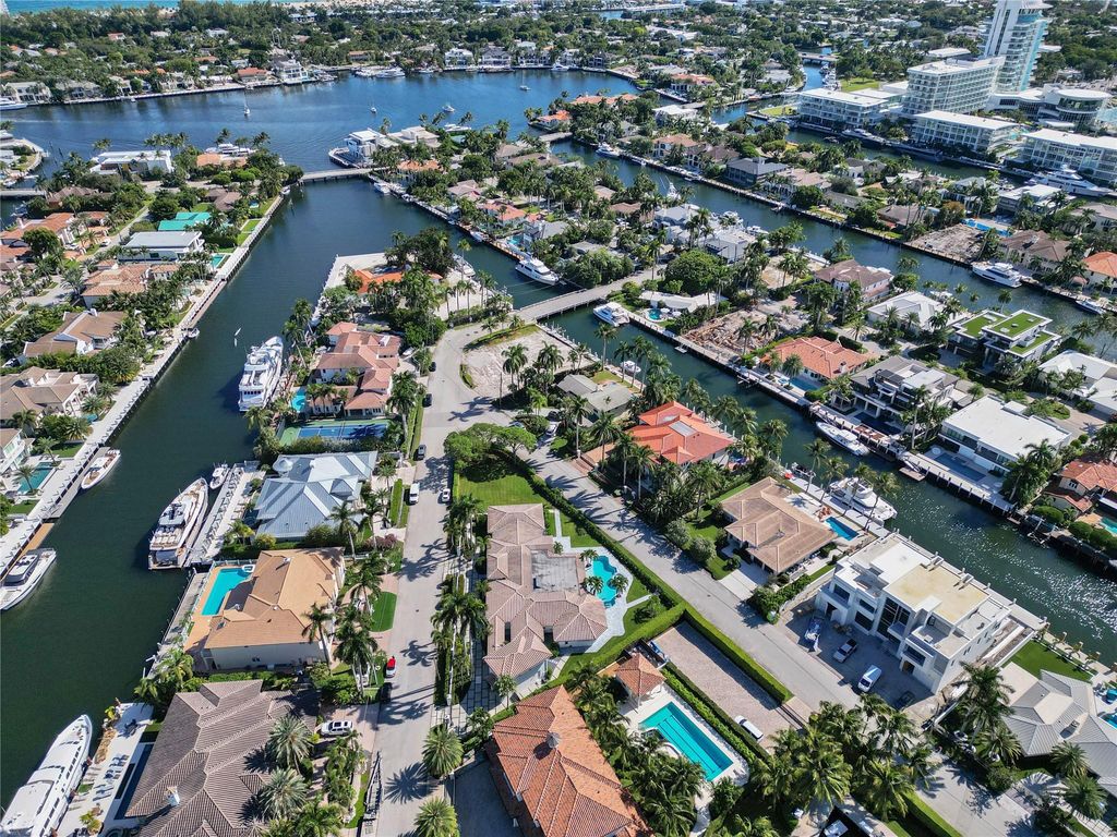 Photo of 2520 Laguna Ter, Fort Lauderdale, FL 33316 (MLS # F10533513)