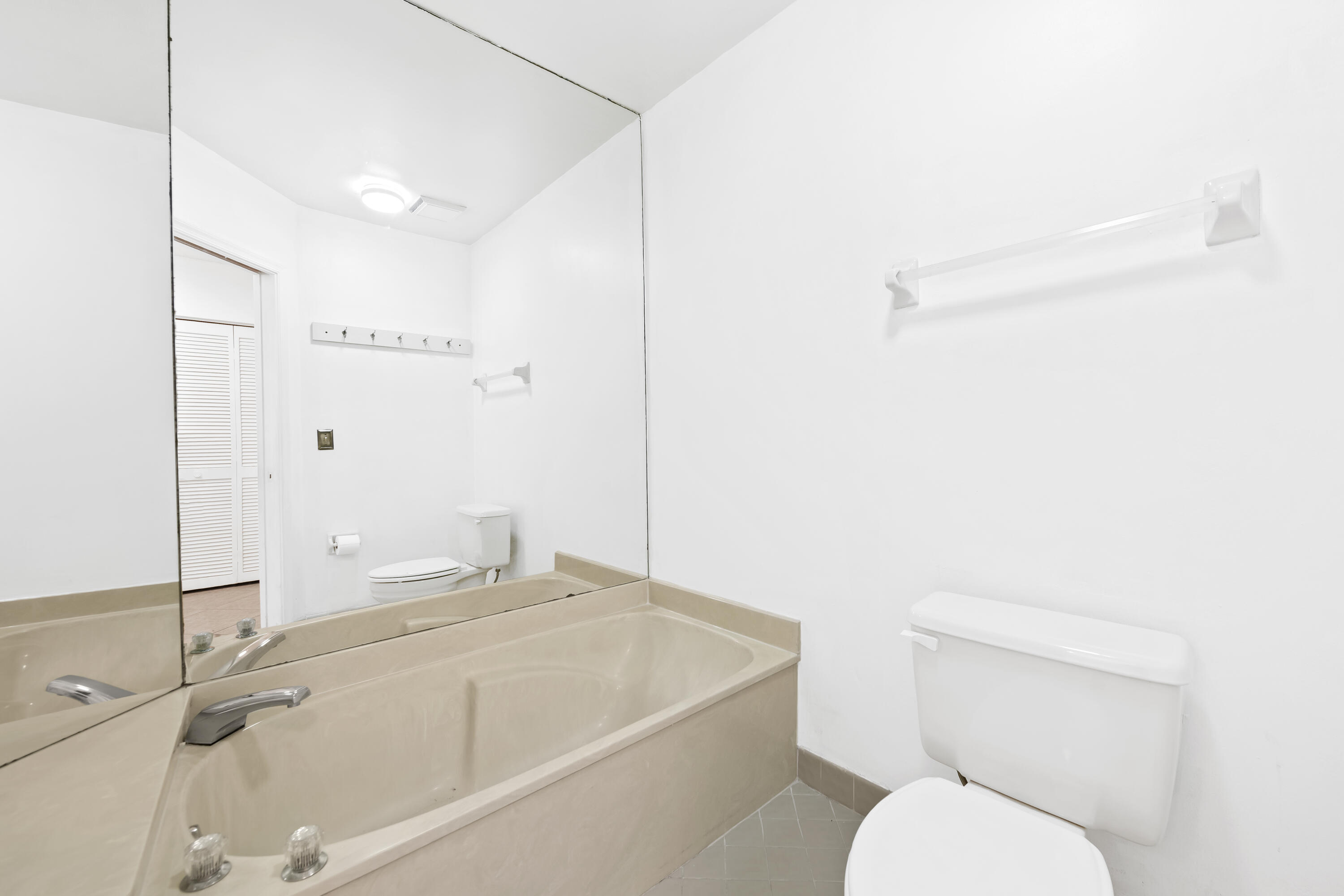 BOCA RIDGE PARK CONDO - Residential Lease