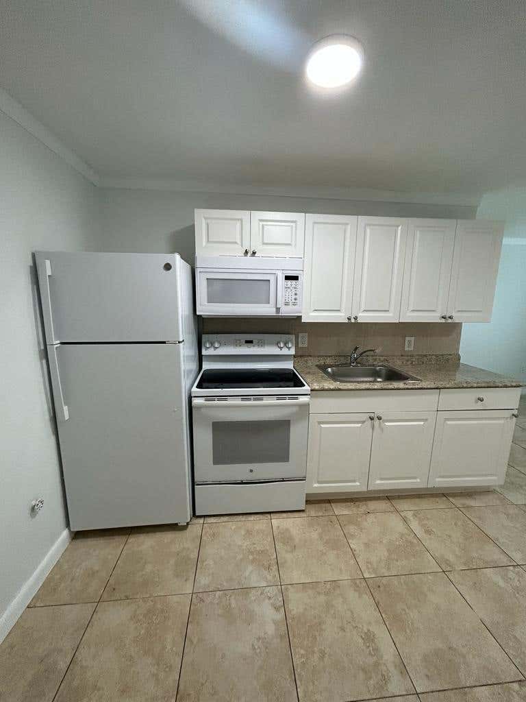 Photo of 1119 NW 6TH Avenue #4, Pompano Beach, FL 33060 (MLS # B26057136)