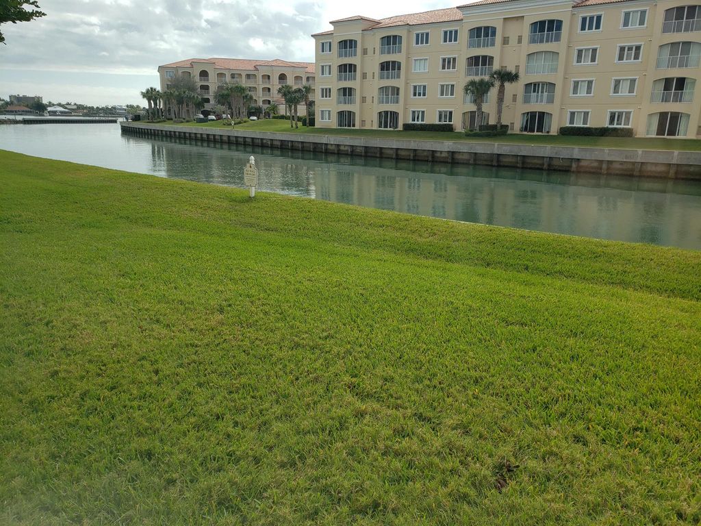Photo of 7 Harbour Isle Drive E #101, Fort Pierce, FL 34949 (MLS # R11047144)