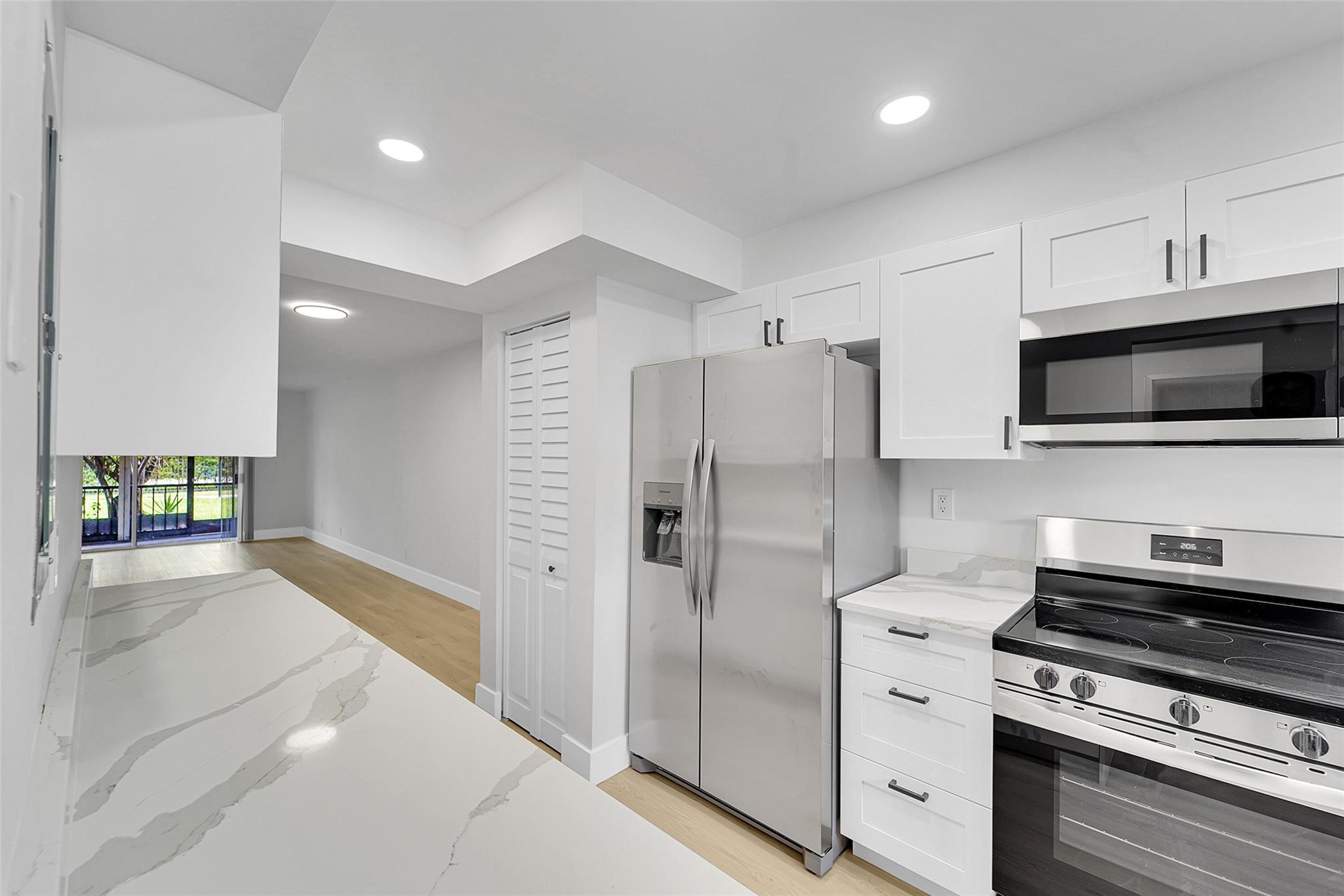 GREENS OF INVERRARY PHASE - Residential Lease