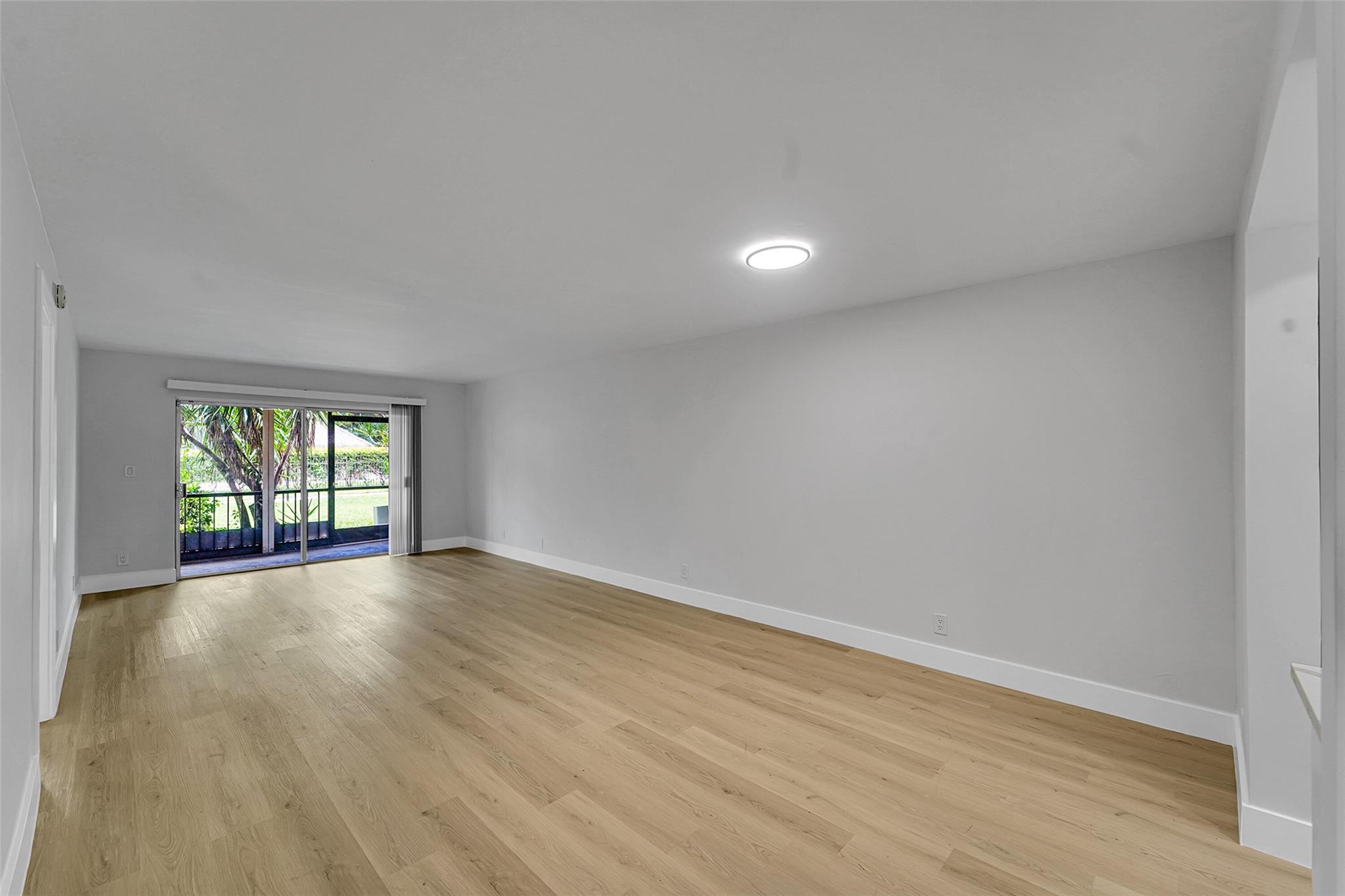 GREENS OF INVERRARY PHASE - Residential Lease