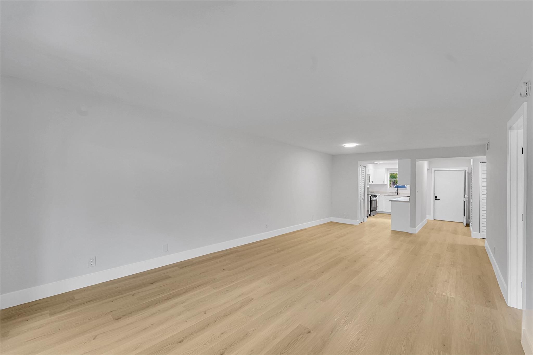 GREENS OF INVERRARY PHASE - Residential Lease