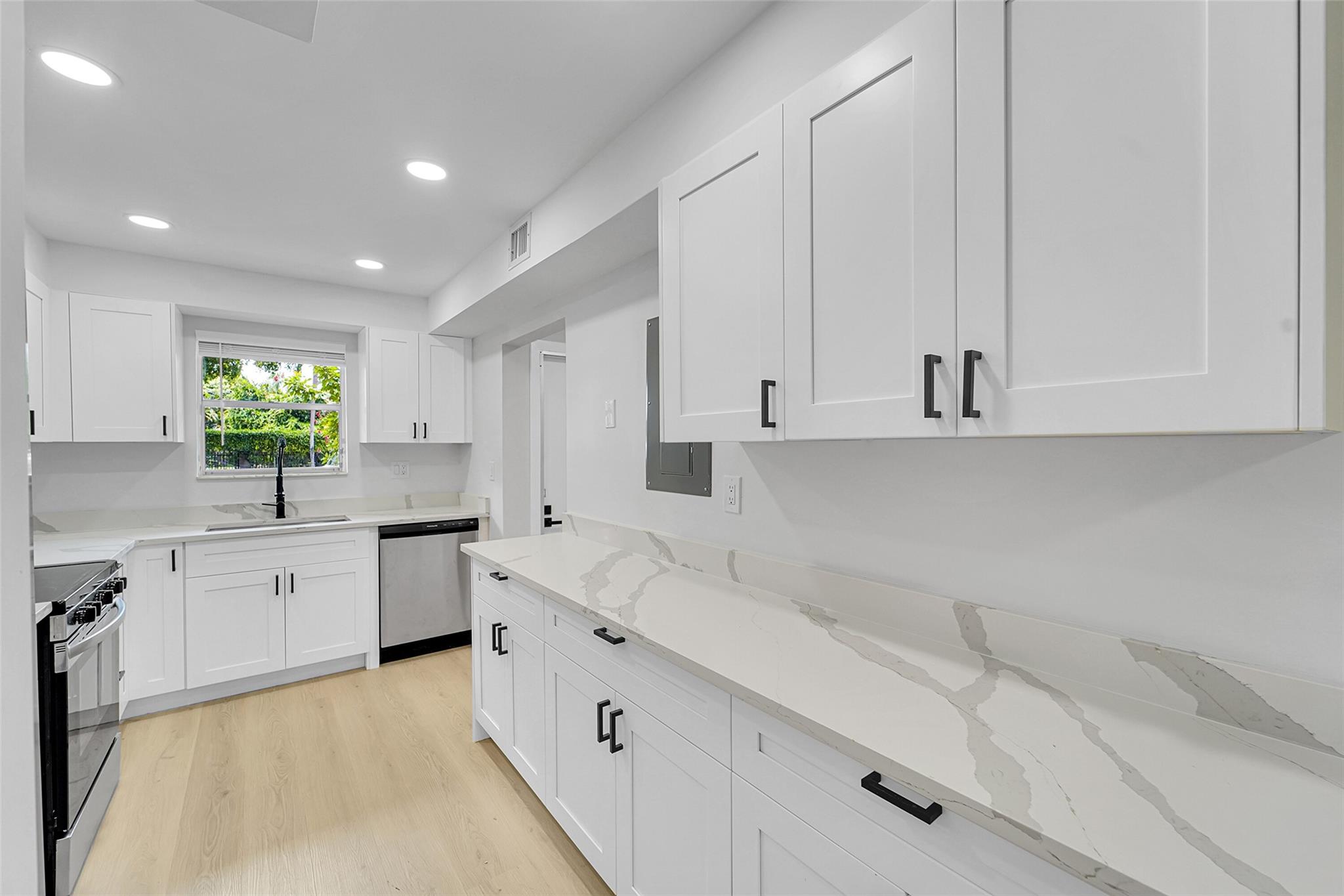 GREENS OF INVERRARY PHASE - Residential Lease