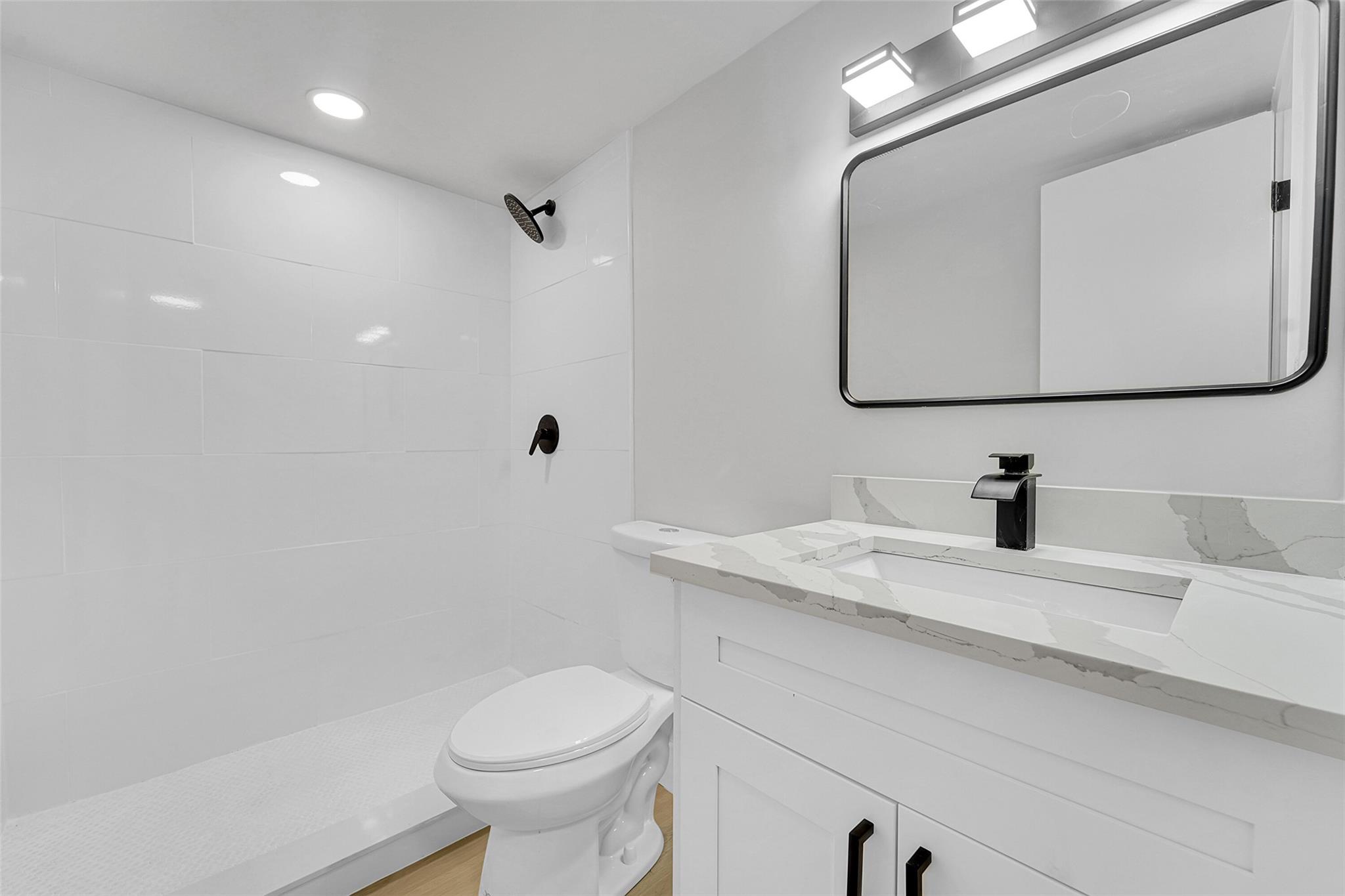 GREENS OF INVERRARY PHASE - Residential Lease