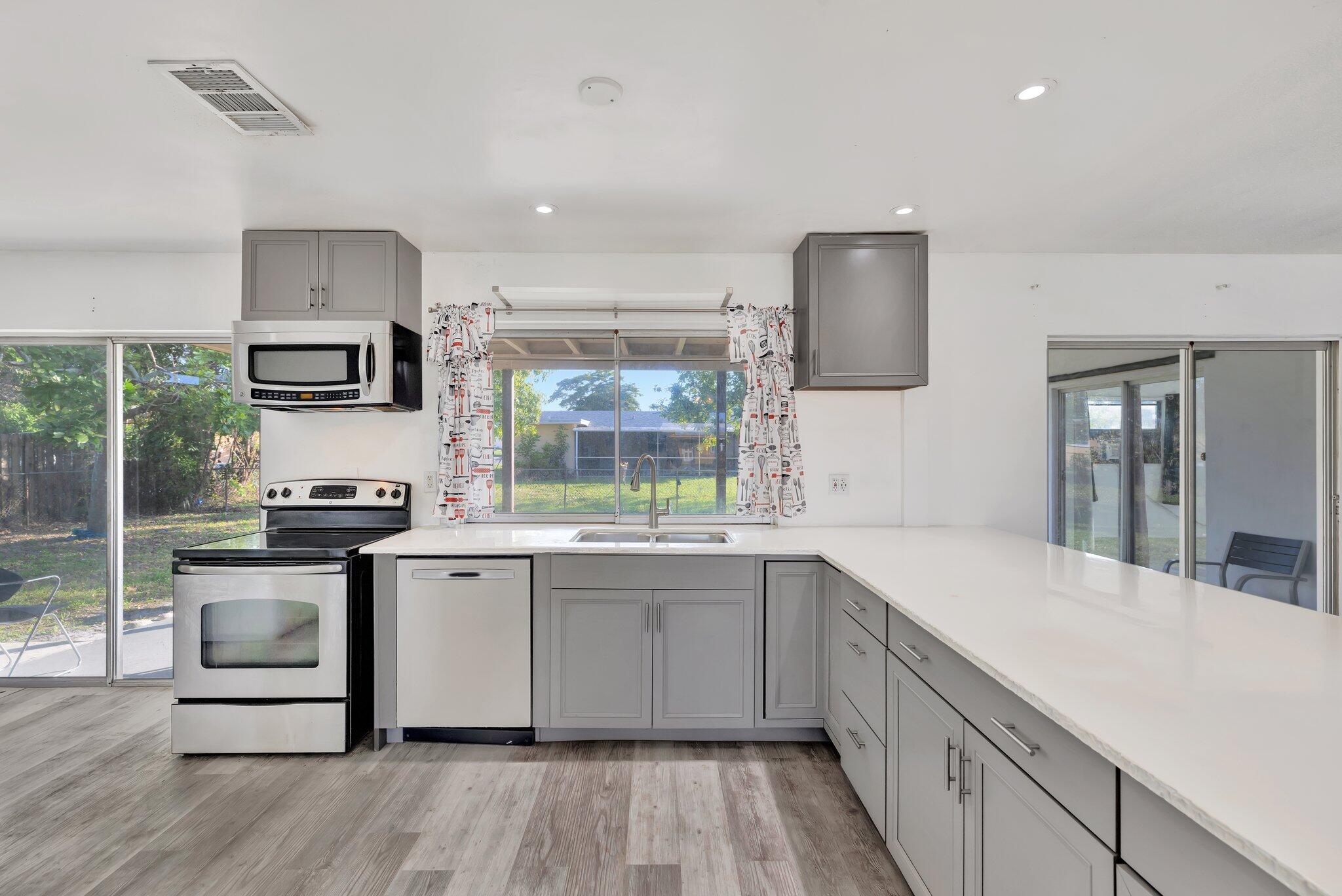 SUNRISE GOLF VILLAGE - Residential Lease