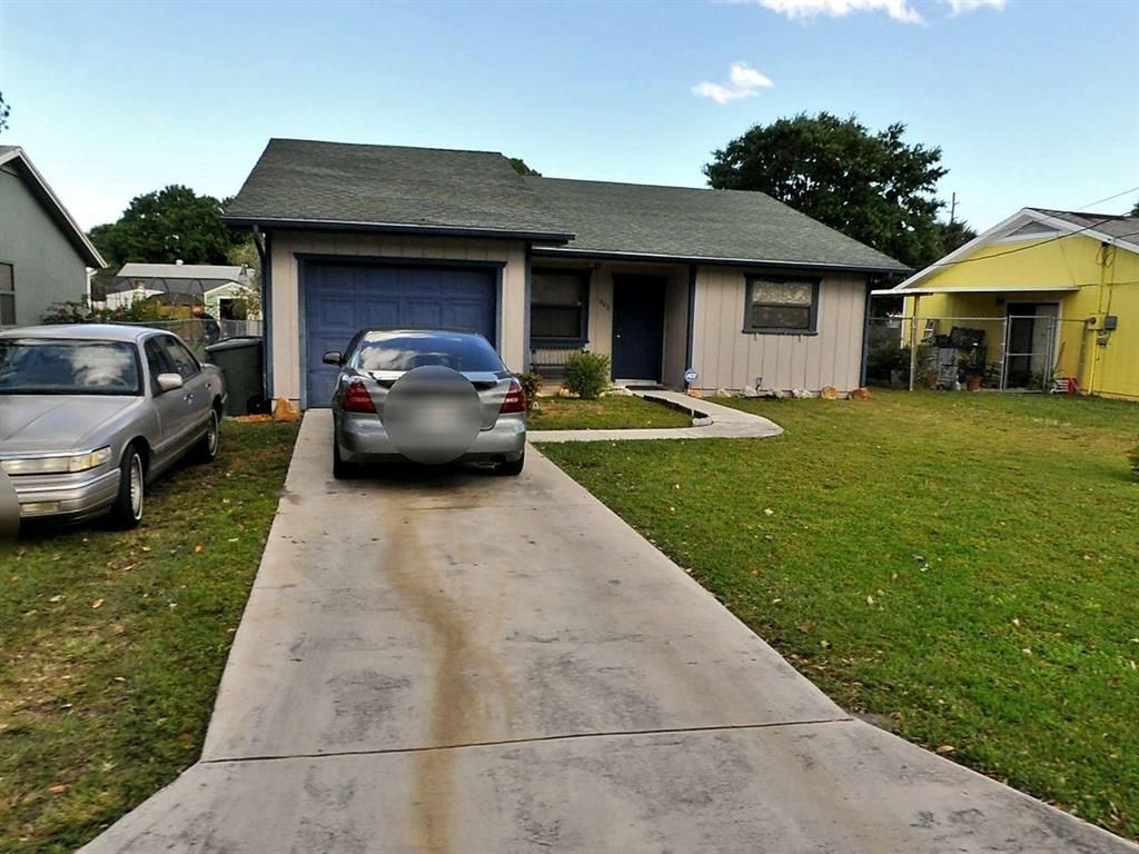 Photo of 1808 S 28th Street, Fort Pierce, FL 34947 (MLS # R10685734)