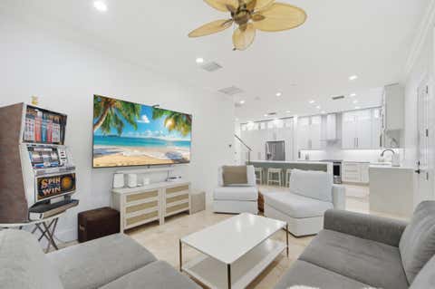 Tiny photo for 2601 NE 32nd Avenue, Fort Lauderdale, FL 33308 (MLS # B26048866)