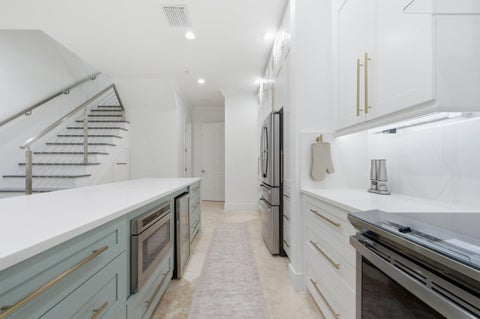 Tiny photo for 2601 NE 32nd Avenue, Fort Lauderdale, FL 33308 (MLS # B26048866)