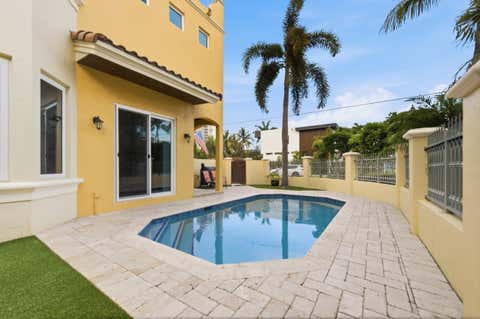 Tiny photo for 2601 NE 32nd Avenue, Fort Lauderdale, FL 33308 (MLS # B26048866)