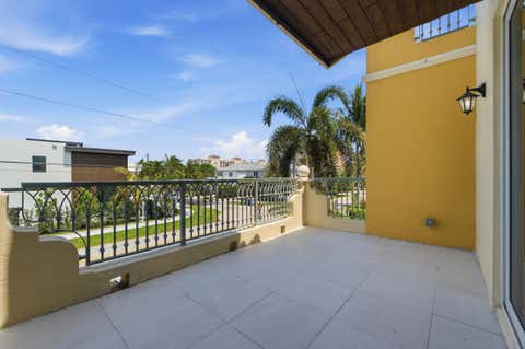 Tiny photo for 2601 NE 32nd Avenue, Fort Lauderdale, FL 33308 (MLS # B26048866)
