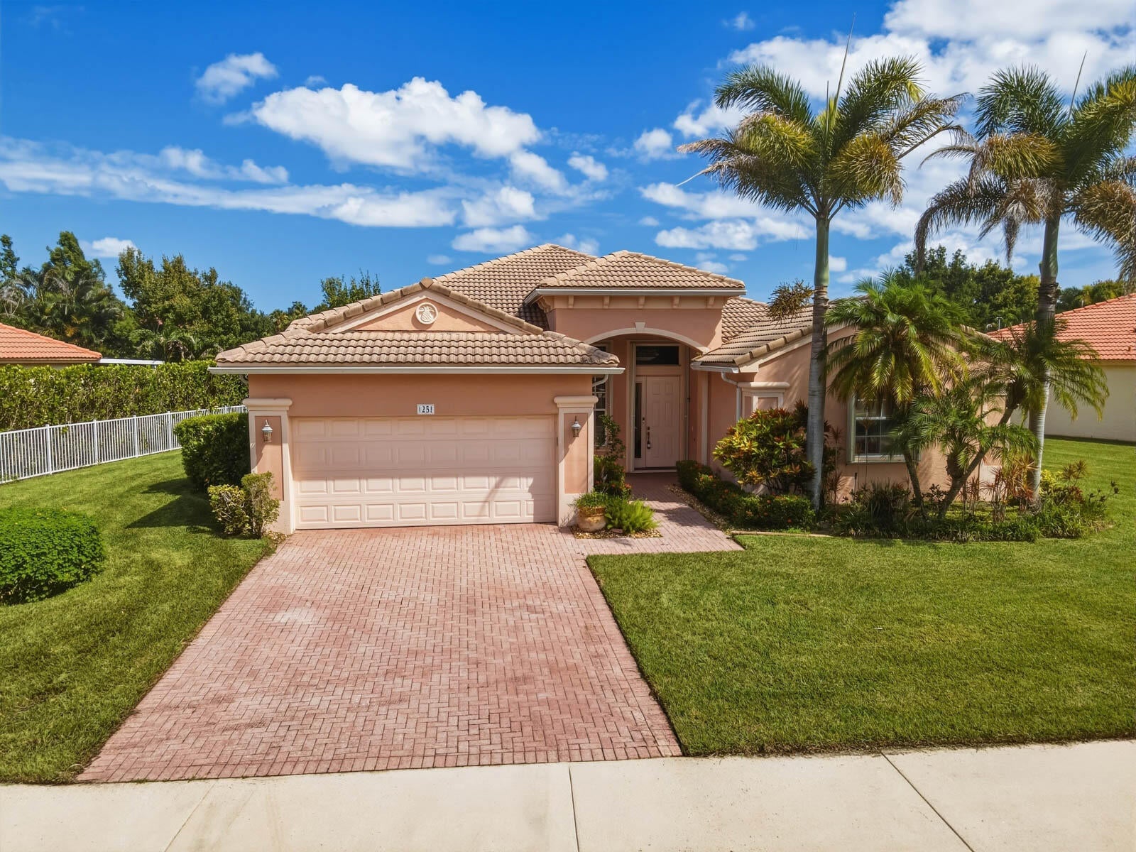 1251 SE Illusion Isle Way