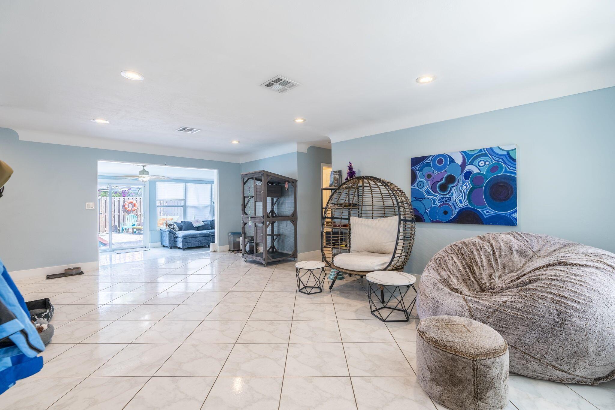 LAKE OSBORNE HILLS - Residential Lease