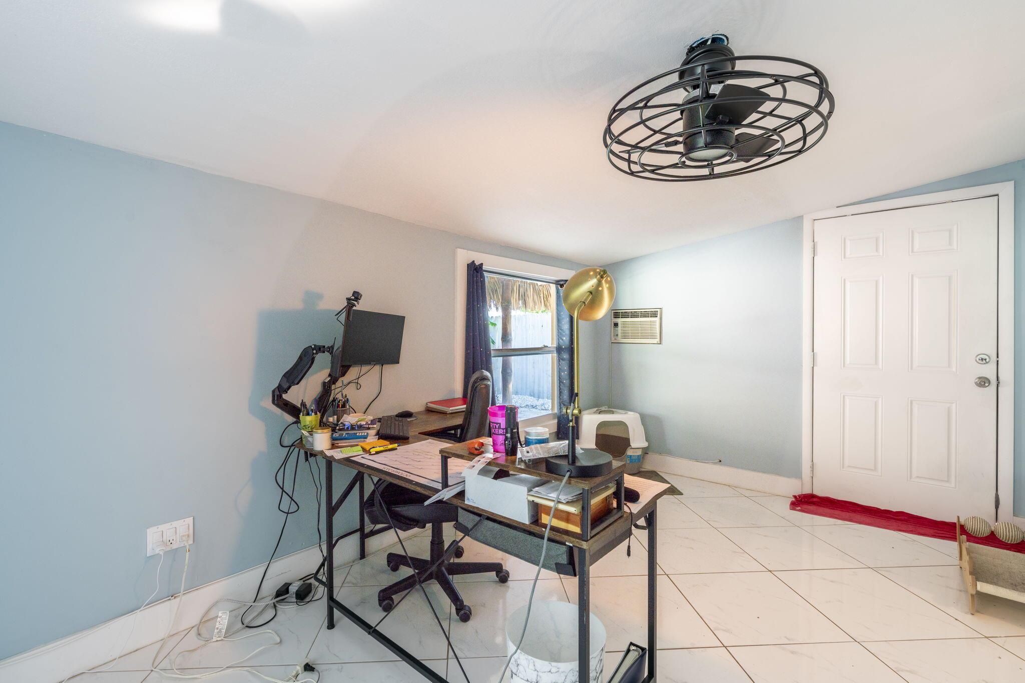 LAKE OSBORNE HILLS - Residential Lease